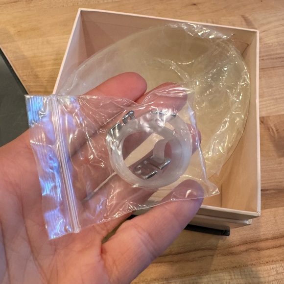 Victorias Secret Style Secrets Invisible Demi Silicone Adhesive Size D Cup Bra - Picture 3 of 5